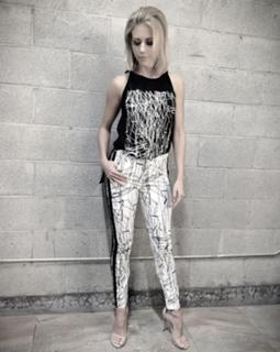 Fernanda Castillo feet photo thumbnail