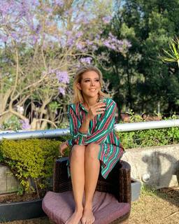 Fernanda Castillo feet photo thumbnail