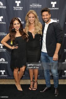 Fernanda Castillo feet photo thumbnail