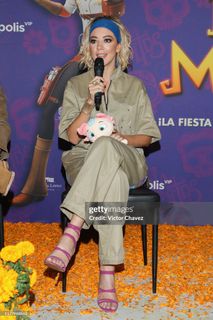 Fernanda Castillo feet photo thumbnail