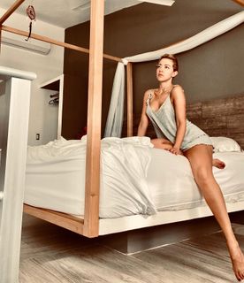 Fernanda Castillo feet photo thumbnail