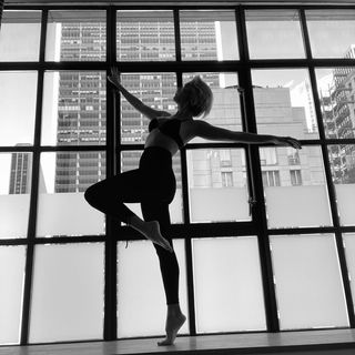 Fernanda Castillo feet photo thumbnail