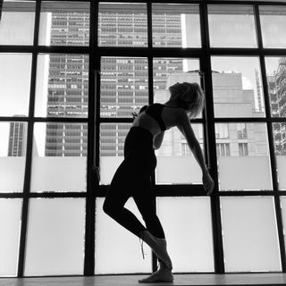 Fernanda Castillo feet photo thumbnail