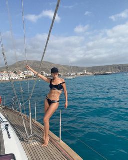 Fernanda Castillo feet photo thumbnail