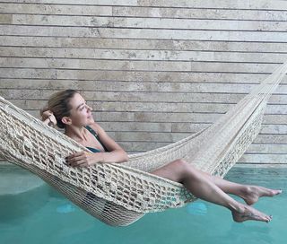Fernanda Castillo feet photo thumbnail
