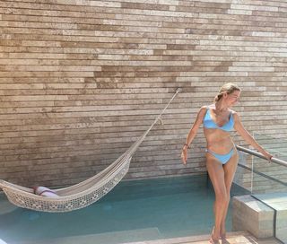 Fernanda Castillo feet photo thumbnail