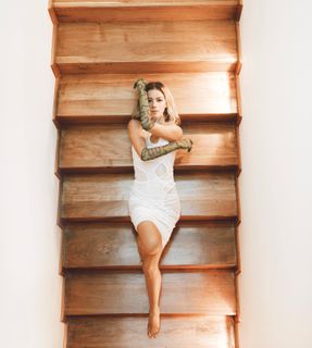 Fernanda Castillo feet photo thumbnail