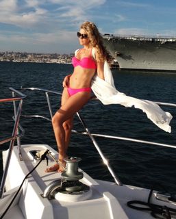 Fernanda Castillo feet photo thumbnail