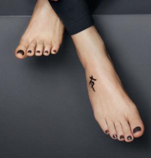 Fernanda Lima feet photo thumbnail