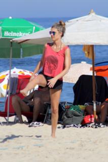 Fernanda Lima feet photo thumbnail