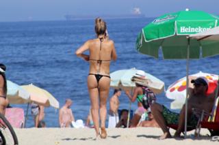 Fernanda Lima feet photo thumbnail