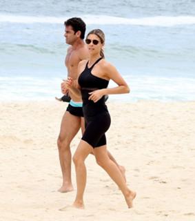 Fernanda Lima feet photo thumbnail