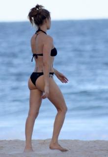 Fernanda Lima feet photo thumbnail