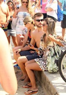 Fernanda Lima feet photo thumbnail