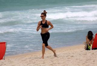 Fernanda Lima feet photo thumbnail