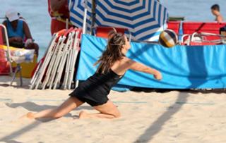 Fernanda Lima feet photo thumbnail