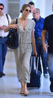 Fernanda Lima feet photo thumbnail