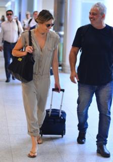 Fernanda Lima feet photo thumbnail