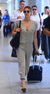 Fernanda Lima feet photo thumbnail