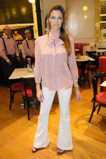 Fernanda Lima feet photo thumbnail