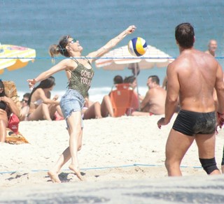Fernanda Lima feet photo thumbnail