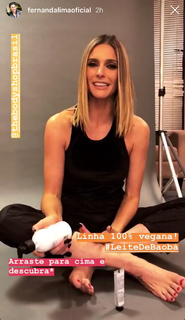 Fernanda Lima feet photo thumbnail