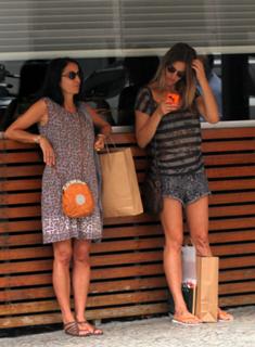 Fernanda Lima feet photo thumbnail