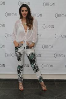 Fernanda Machado feet photo thumbnail