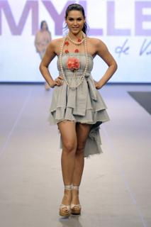 Fernanda Machado feet photo thumbnail