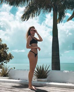 Fernanda Schneider feet photo 8