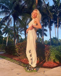 Fernanda Schneider feet photo 19