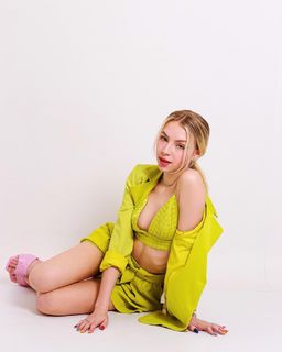 Fernanda Schneider feet photo 3