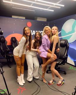 Fernanda Schneider feet photo 11