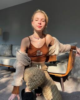 Fernanda Schneider feet photo 14