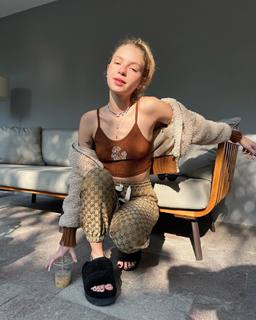 Fernanda Schneider feet photo 13