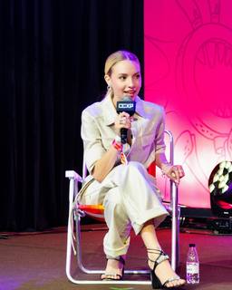 Fernanda Schneider feet photo 4