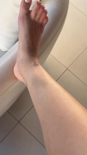 Fernanda Schneider feet photo 5