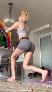 Fernanda Schneider feet photo 19