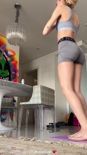 Fernanda Schneider feet photo 18