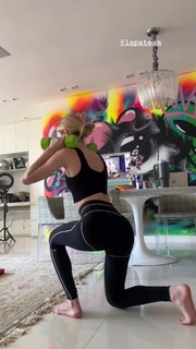 Fernanda Schneider feet photo 2
