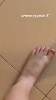 Fernanda Schneider feet photo 9