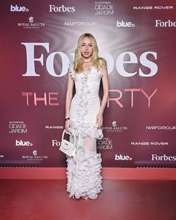 Fernanda Schneider feet photo 9