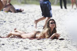 Fernanda Souza feet photo thumbnail