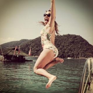 Fernanda Souza feet photo thumbnail