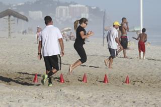 Fernanda Souza feet photo thumbnail