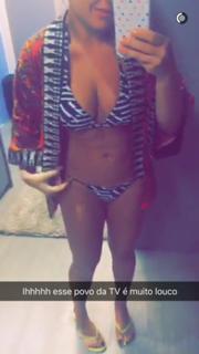 Fernanda Souza feet photo thumbnail