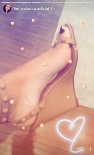 Fernanda Souza feet photo thumbnail