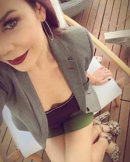 Fernanda Souza feet photo thumbnail