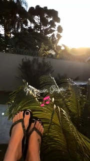 Fernanda Souza feet photo thumbnail