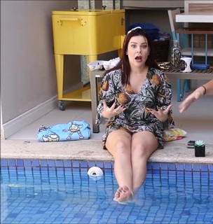 Fernanda Souza feet photo thumbnail